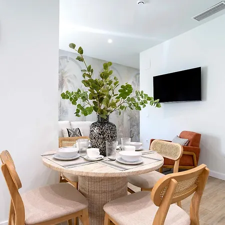 Genteel Patrocinio Aparthotel